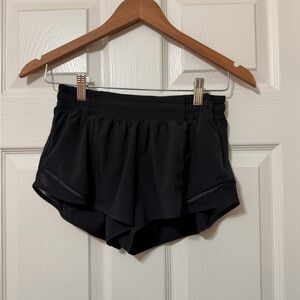 Lululemon athletica hotty hot shorts size 6 euc